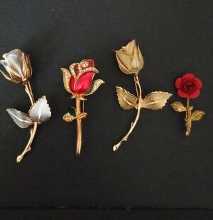 Vintage Gold-Tone Red Rose Brooch - Elegant Women’s Jewelry